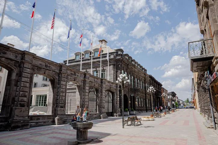 Gyumri City Tour, Black Fortress, Dzitoghtsyan Museum, Harichavank 2