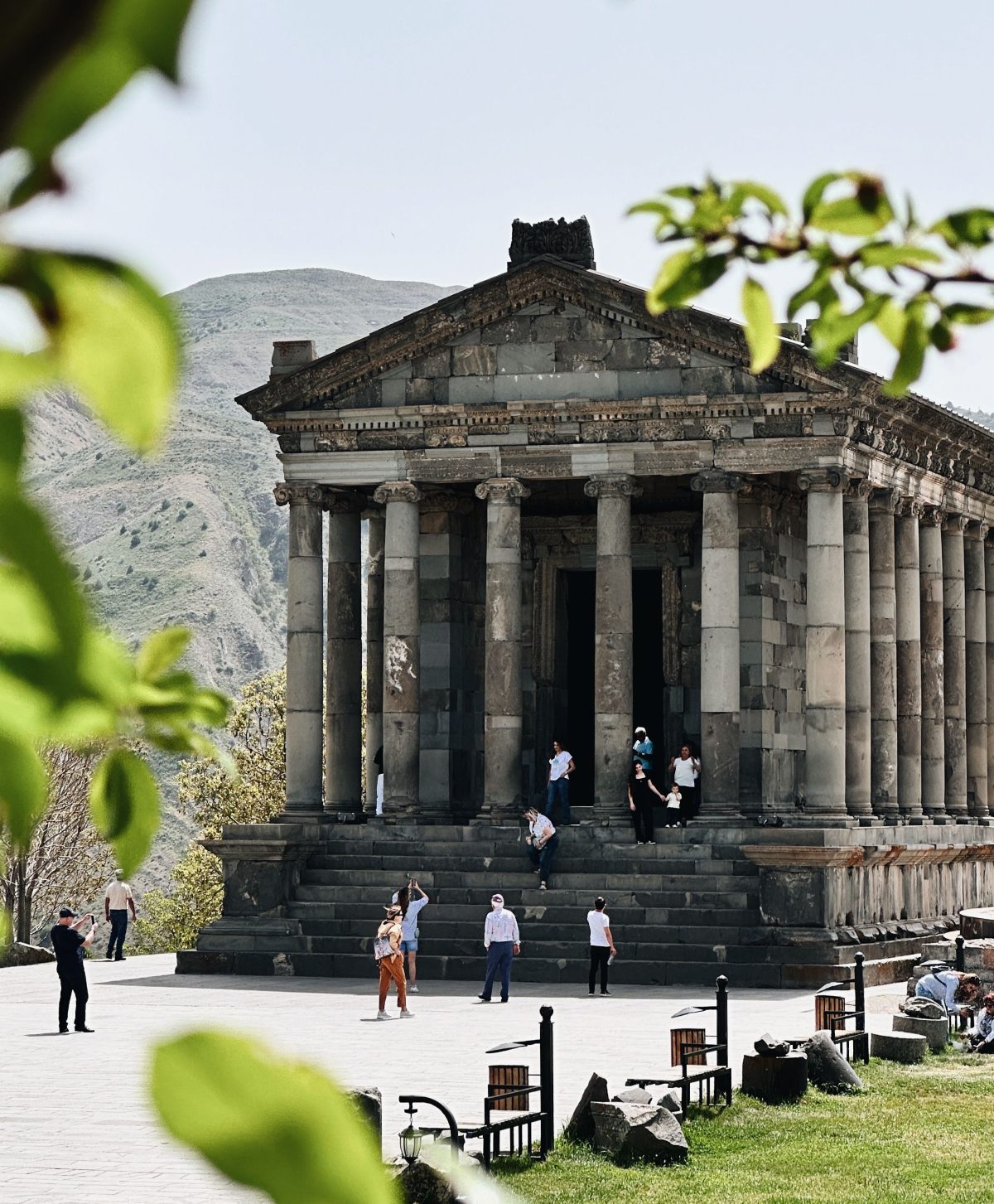 Գառնու տաճար և Գեղարդի վանք